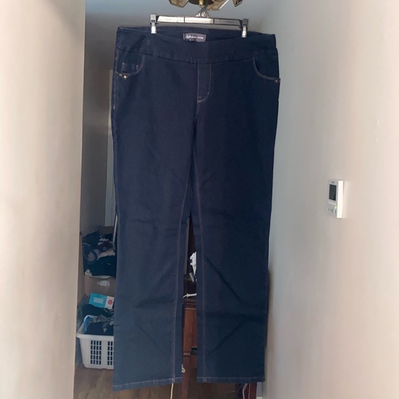 Reitmans Jeans - Picture 1 of 3